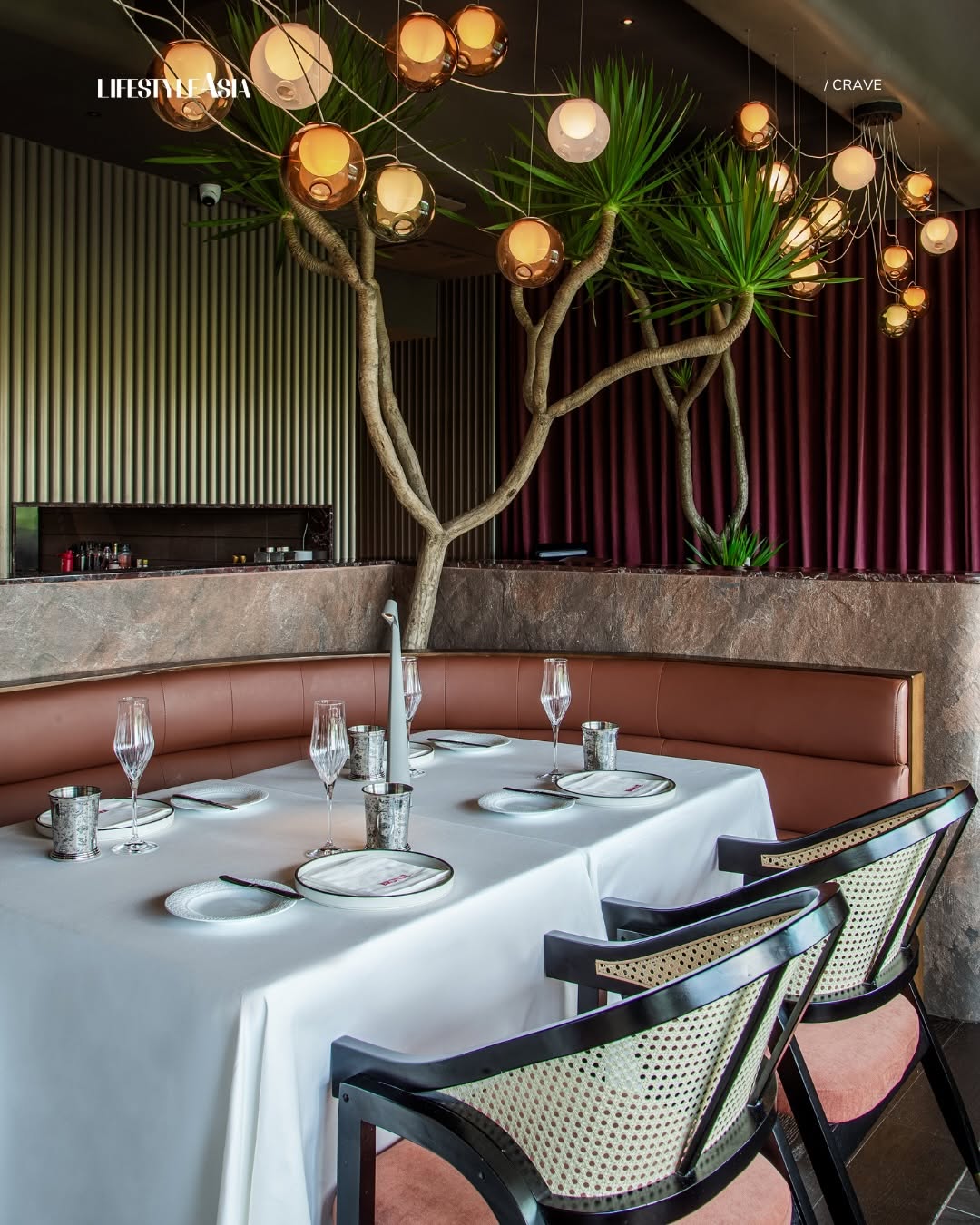 Brontë dining room — tree centerpiece and globe pendant lights